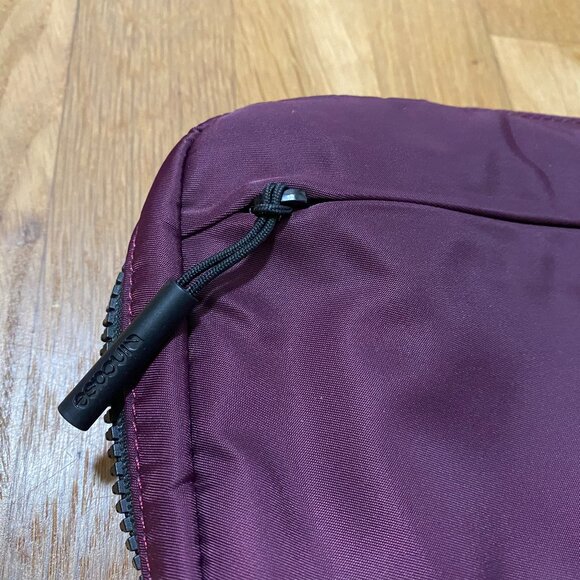 INCASE Accessory Organizer -BURGUNDY - Picture 4 of 8